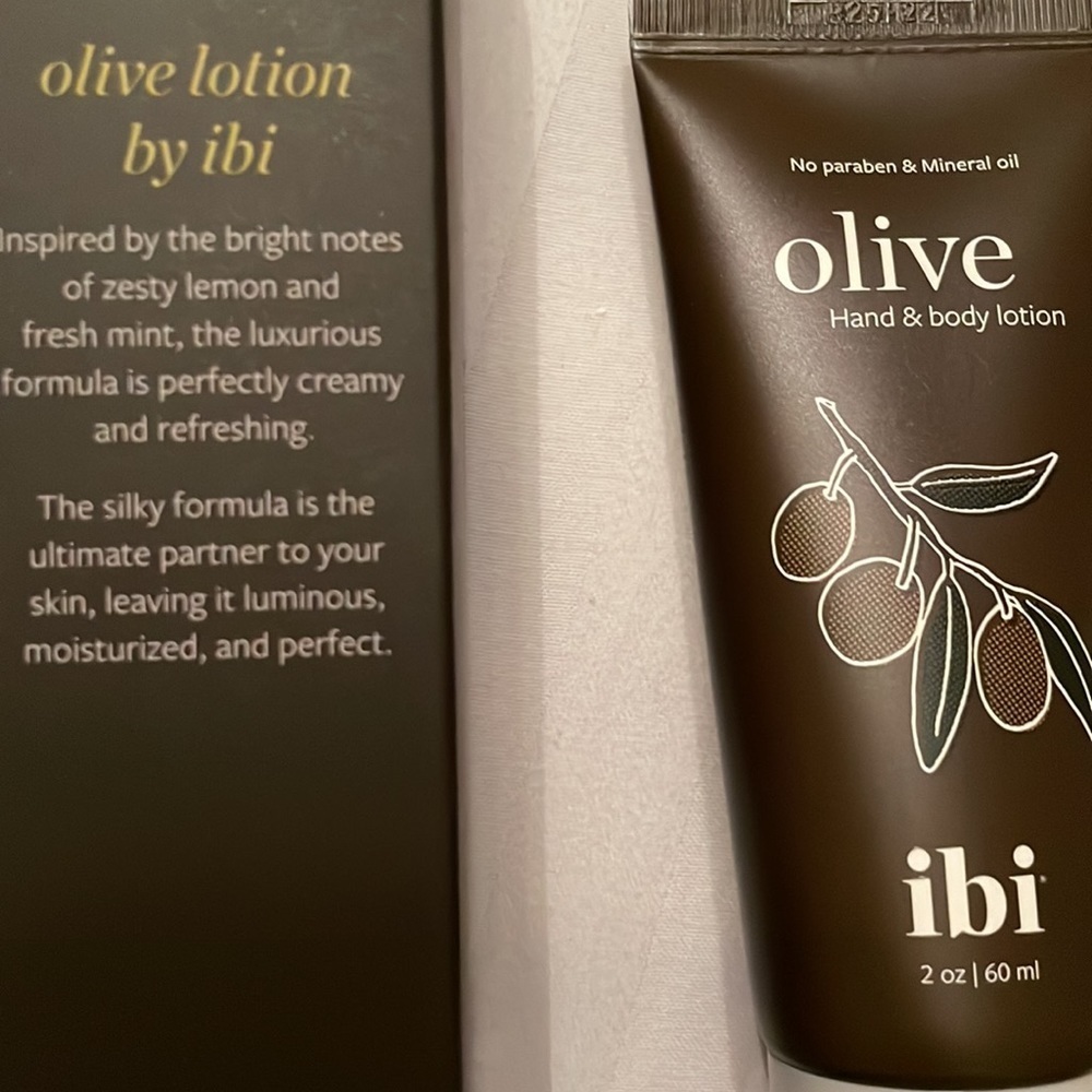 Lemon mint moisturizer hand body lotion NWT